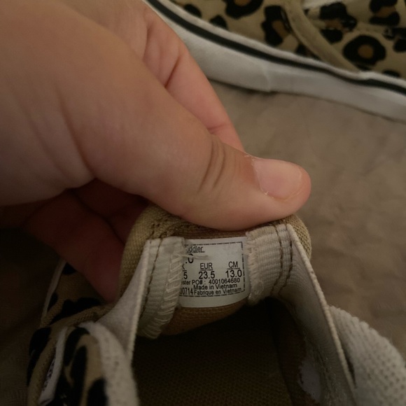 Toddler cheetah slip on vans - Picture 3 of 3